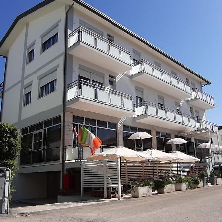 Hotel Eugenio Rimini Exterior foto