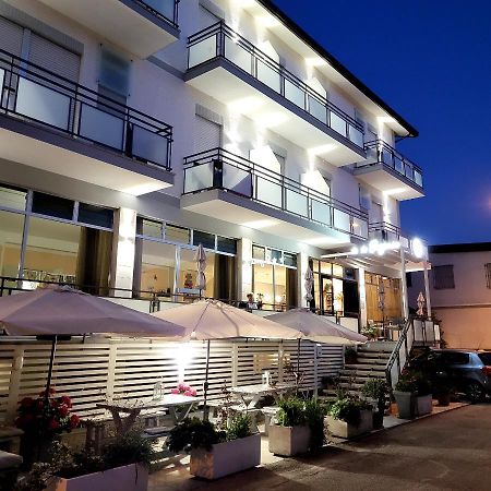 Hotel Eugenio Rimini Exterior foto