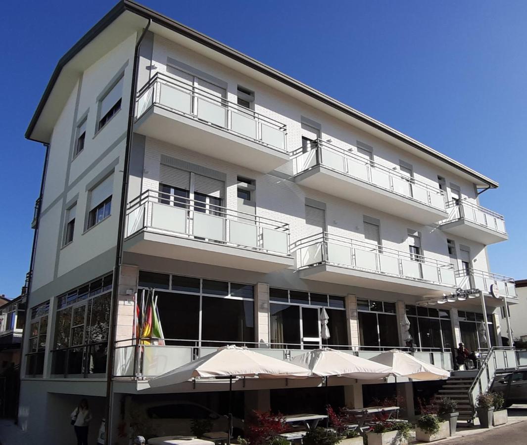 Hotel Eugenio Rimini Exterior foto